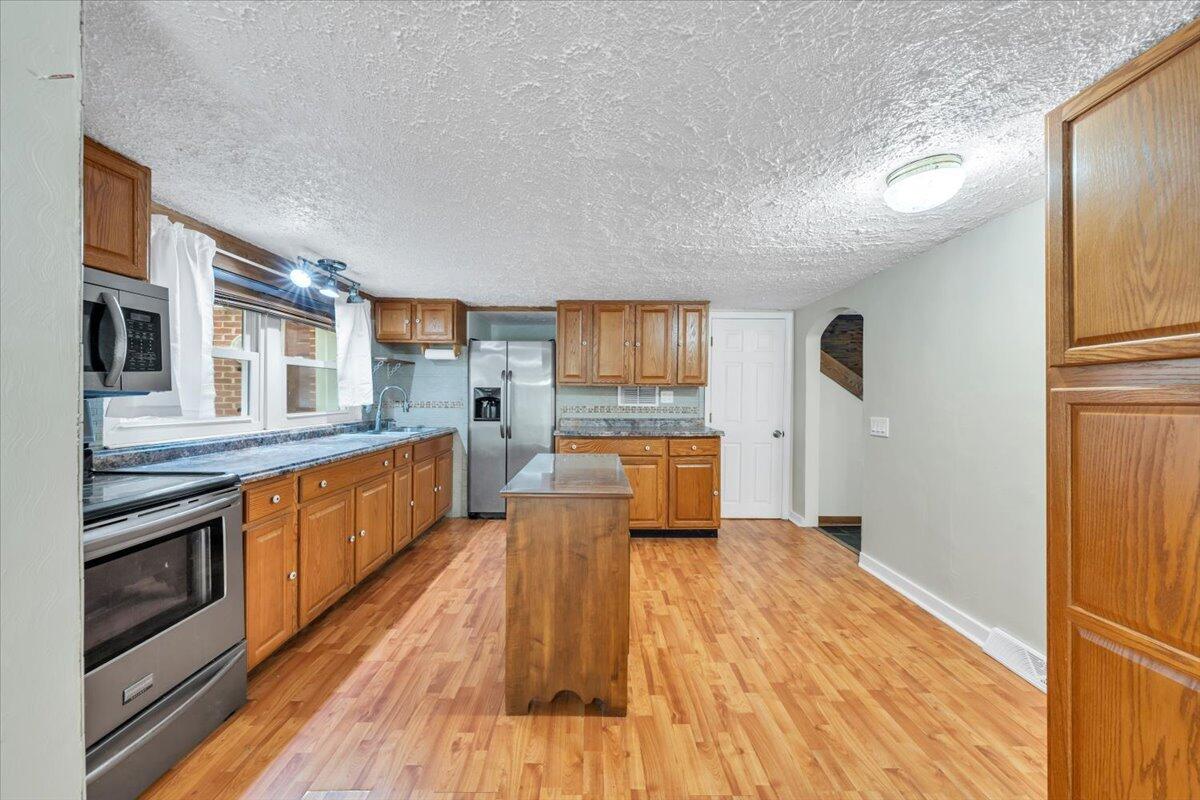 2840 Sha-Al Road Roanoke, VA 24014 - Photo 8 of 57 08-MIB00443