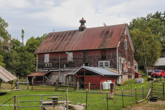 $850,000 | 484 South Johnsburg Road, Warrensburg, NY 12885
