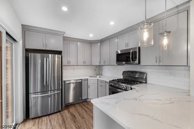 $4,600 | 250 Ridgedale Avenue, Unit A5, Florham Park, NJ 07932