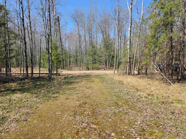 $114,900 | 1567 North Shore Road, La Pointe, WI 54850