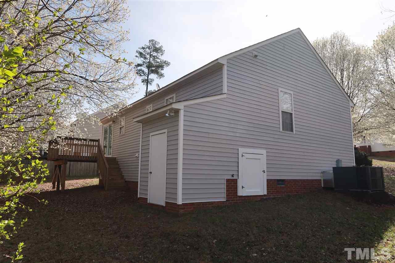 1124 Delham Road Knightdale, NC 27545 - Photo 5 of 27 Gallery Image 5
