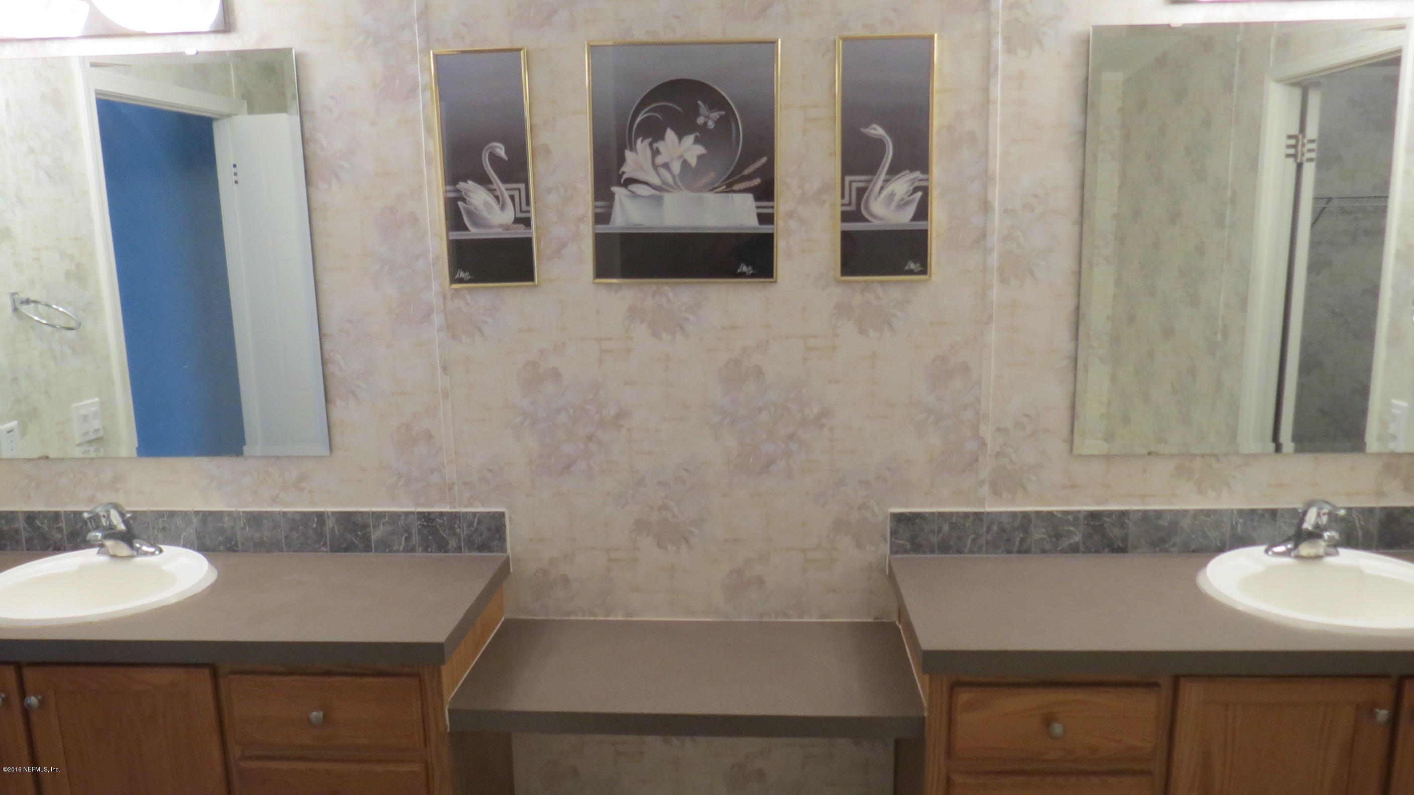 284 Beecher Springs Road Welaka, FL 32112 - Photo 34 of 36 a bathroom with a sink and a mirror