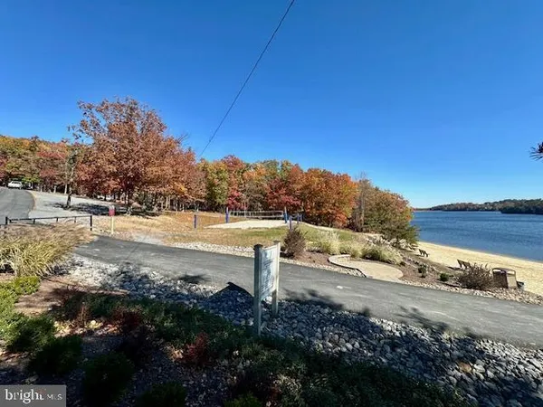 $99,900 | 1235 Lakeview Drive, Cross Junction, VA 22625