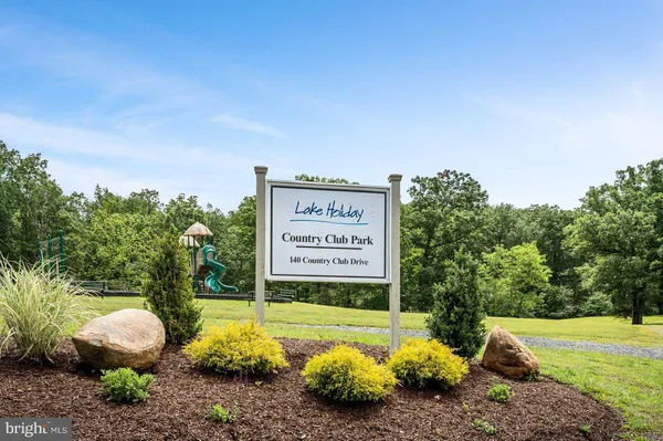 $99,900 | 1235 Lakeview Drive, Cross Junction, VA 22625