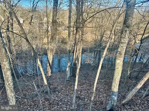 $99,900 | 1235 Lakeview Drive, Cross Junction, VA 22625