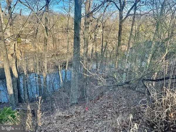 $99,900 | 1235 Lakeview Drive, Cross Junction, VA 22625