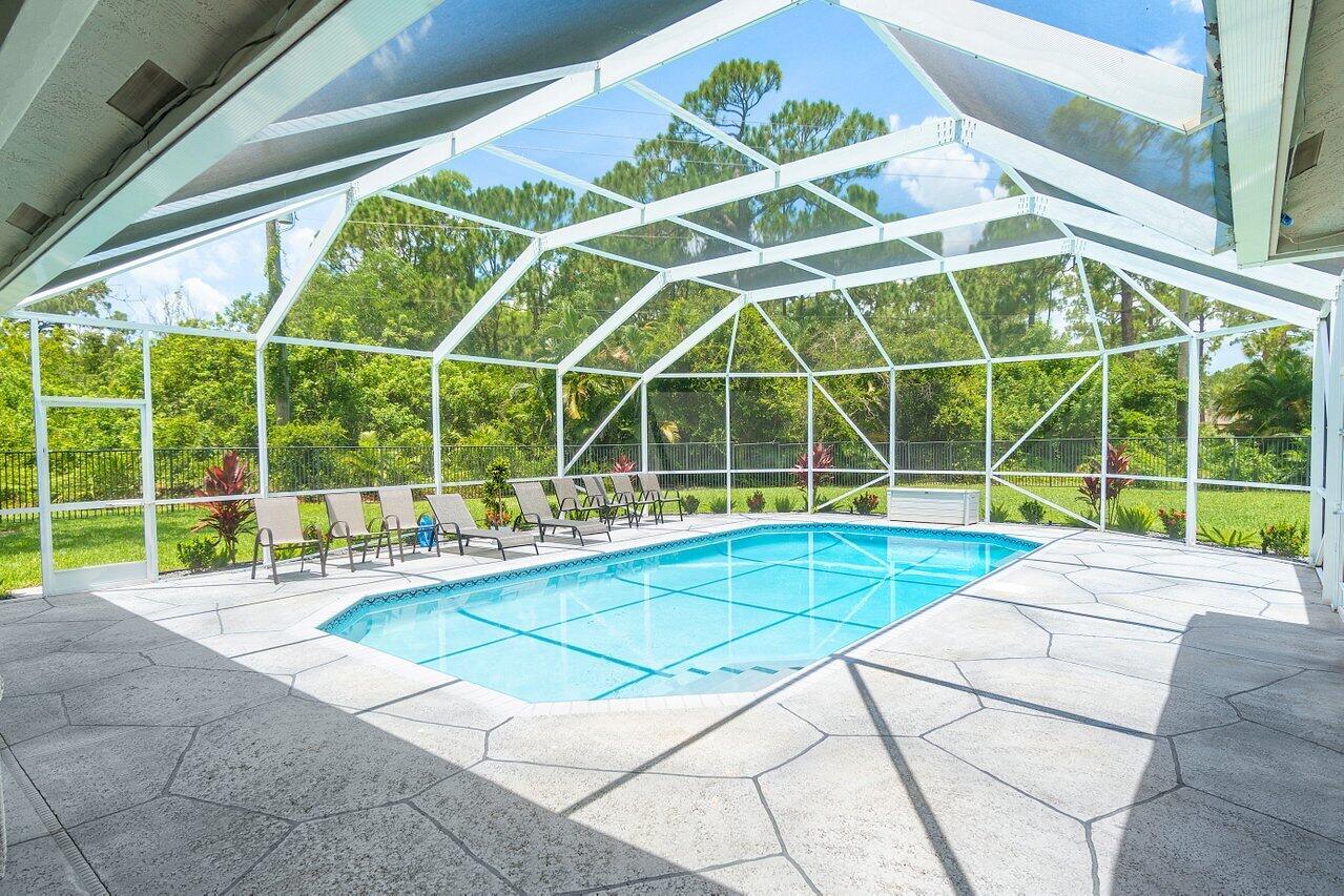 8369 Southeast Island Way Jupiter, FL 33458 - Photo 35 of 41 a view of a tennis court