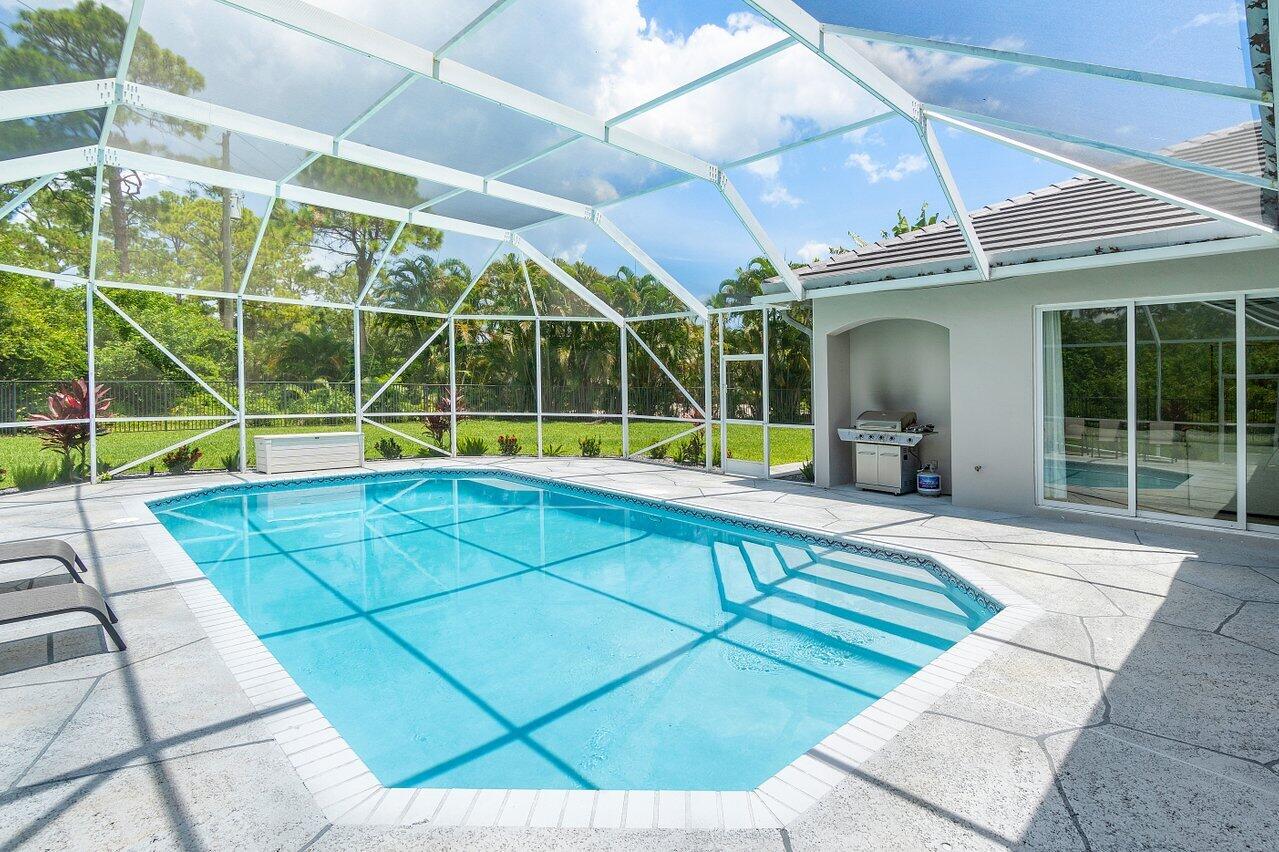 8369 Southeast Island Way Jupiter, FL 33458 - Photo 36 of 41 a view of a backyard with a swimming pool