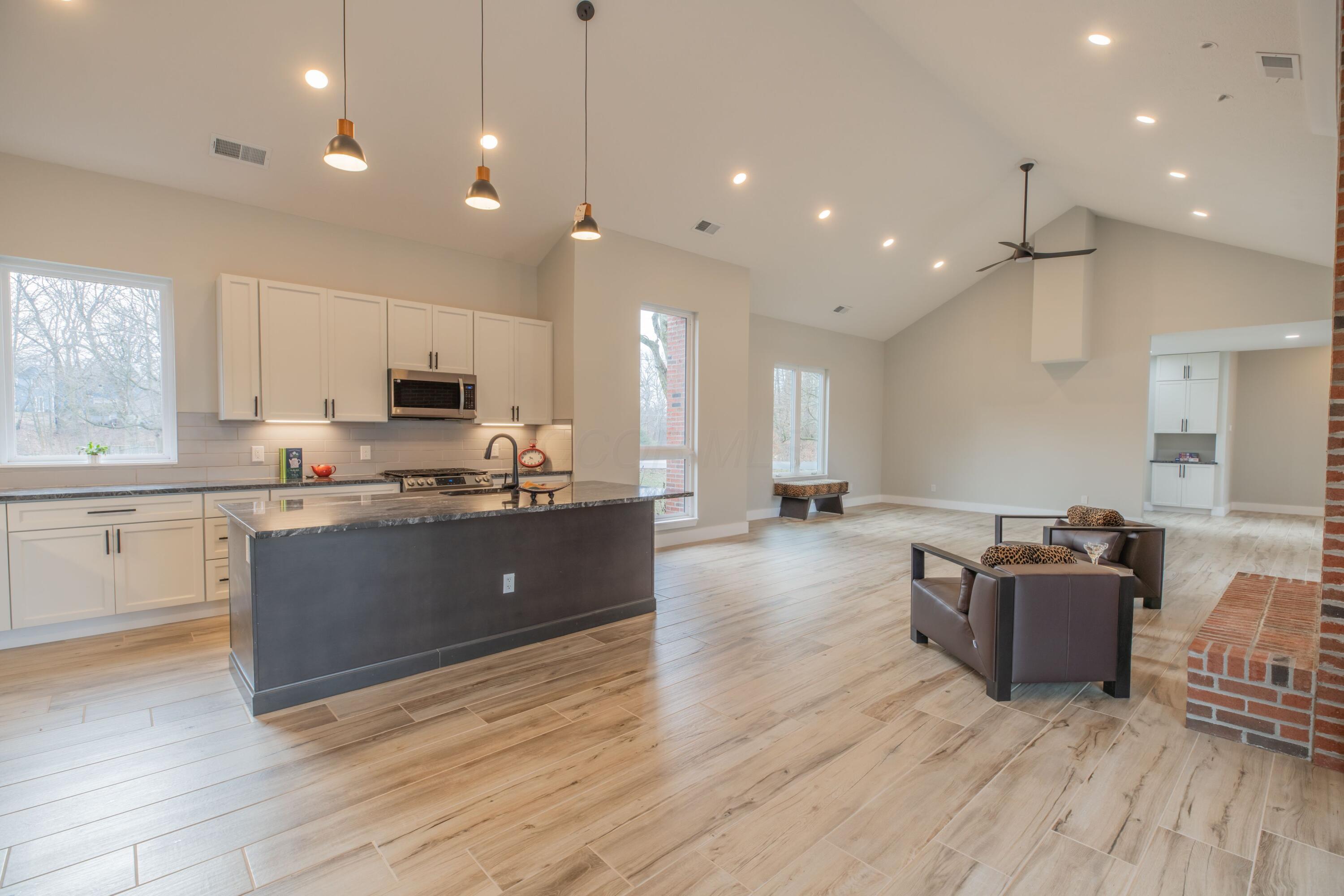 151 Apple Blossom Road Southwest Pataskala, OH 43062 - Photo 5 of 40 Great room