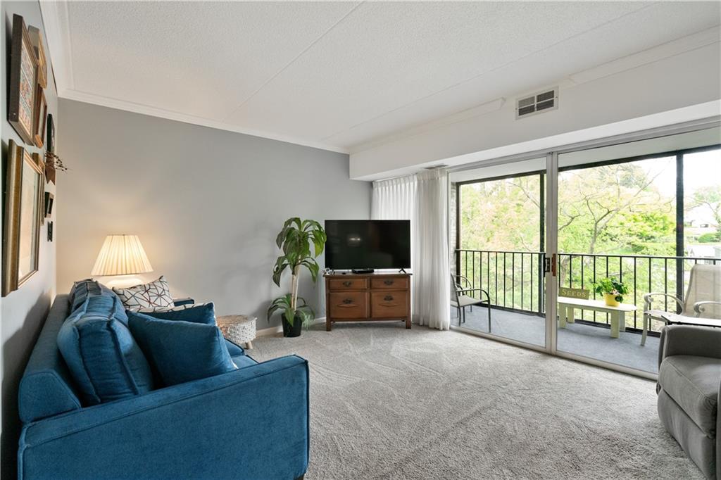 2120 Greentree Road, Unit 705E Pittsburgh, PA 15220 - Photo 4 of 27 Gallery Image 4