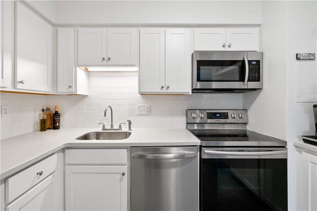 2120 Greentree Road, Unit 705E Pittsburgh, PA 15220 - Photo 9 of 27 Gallery Image 9