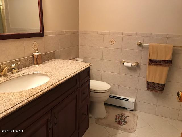 277 Gold Key Road Milford, PA 18337 - Photo 17 of 34 Updated Bathroom