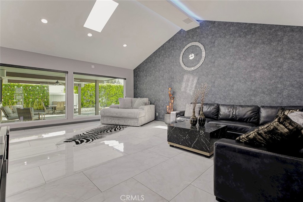 749 Stanford Road Burbank, CA 91504 - Photo 11 of 38