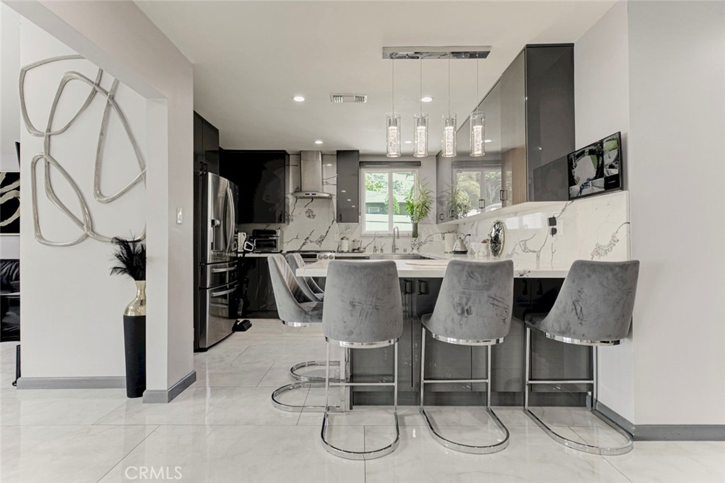 749 Stanford Road Burbank, CA 91504 - Photo 12 of 38