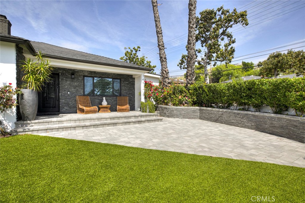 749 Stanford Road Burbank, CA 91504 - Photo 4 of 38