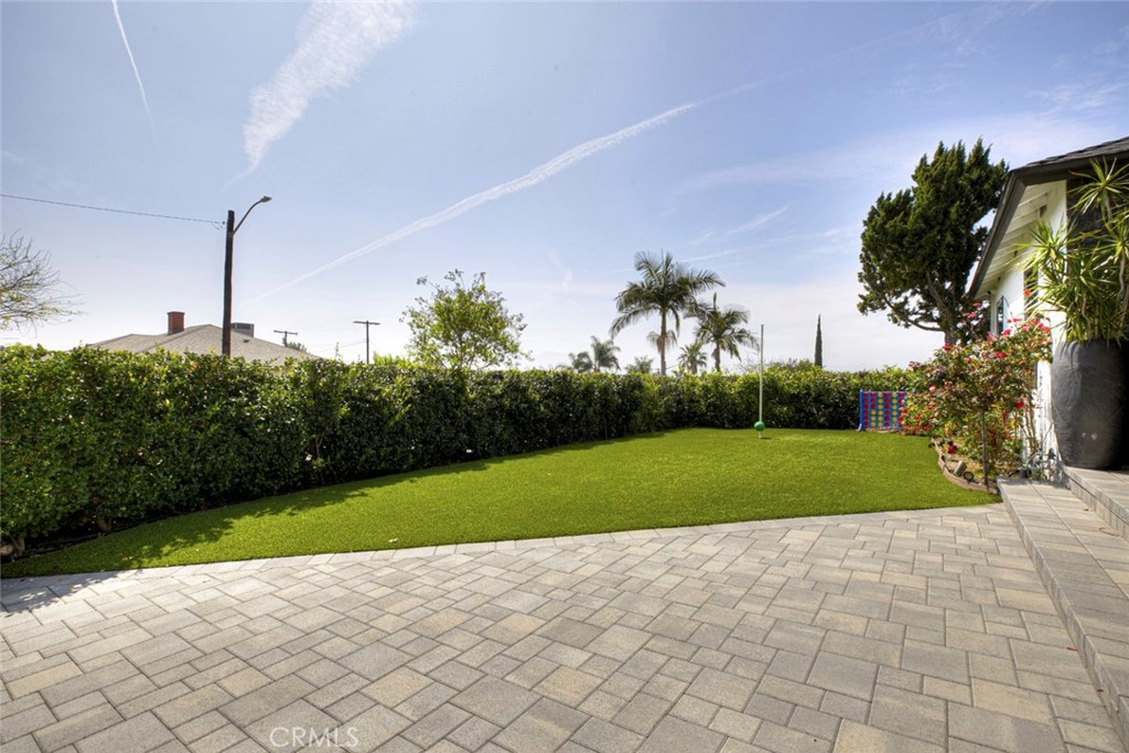 749 Stanford Road Burbank, CA 91504 - Photo 5 of 38