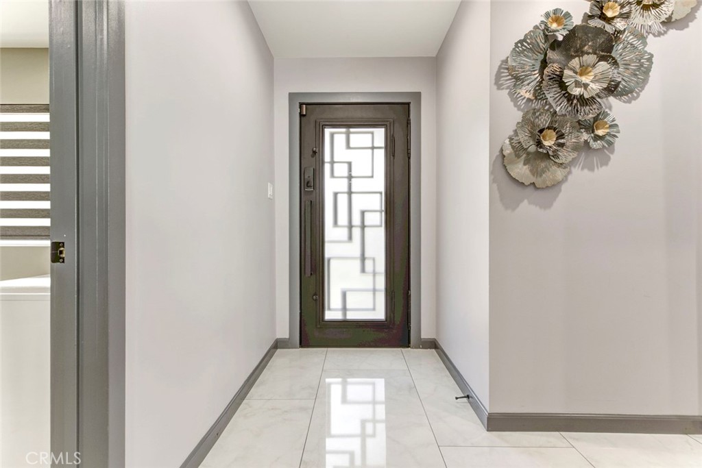 749 Stanford Road Burbank, CA 91504 - Photo 6 of 38