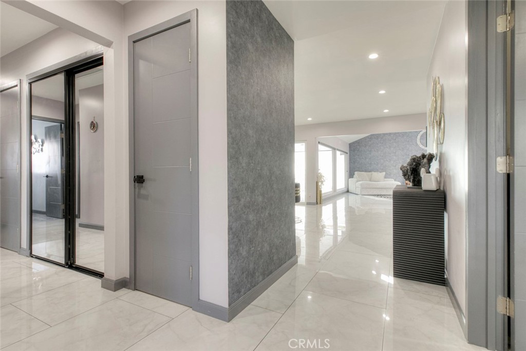 749 Stanford Road Burbank, CA 91504 - Photo 7 of 38