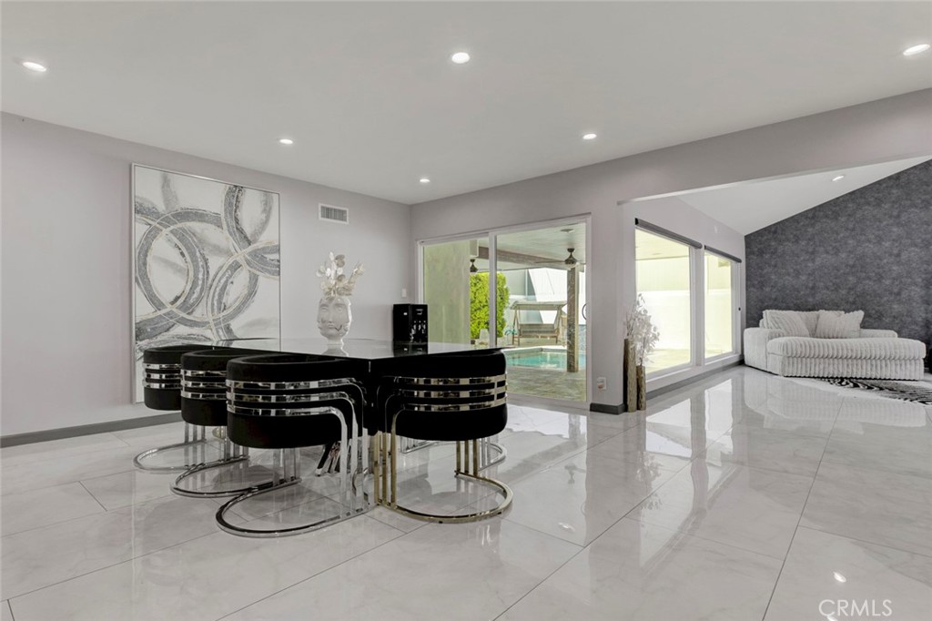 749 Stanford Road Burbank, CA 91504 - Photo 8 of 38