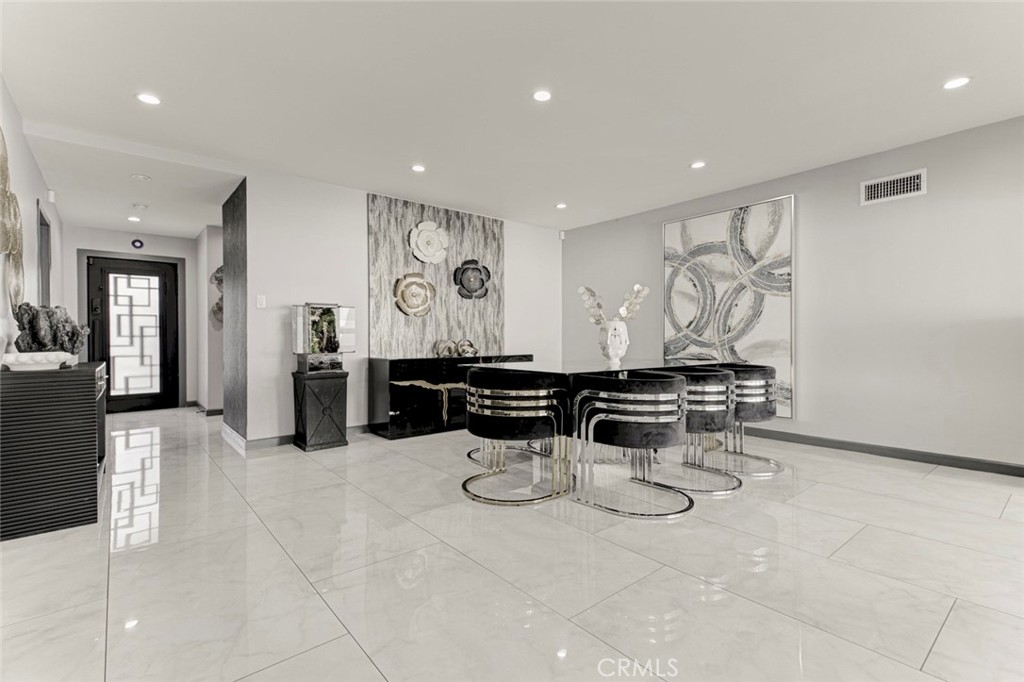 749 Stanford Road Burbank, CA 91504 - Photo 9 of 38