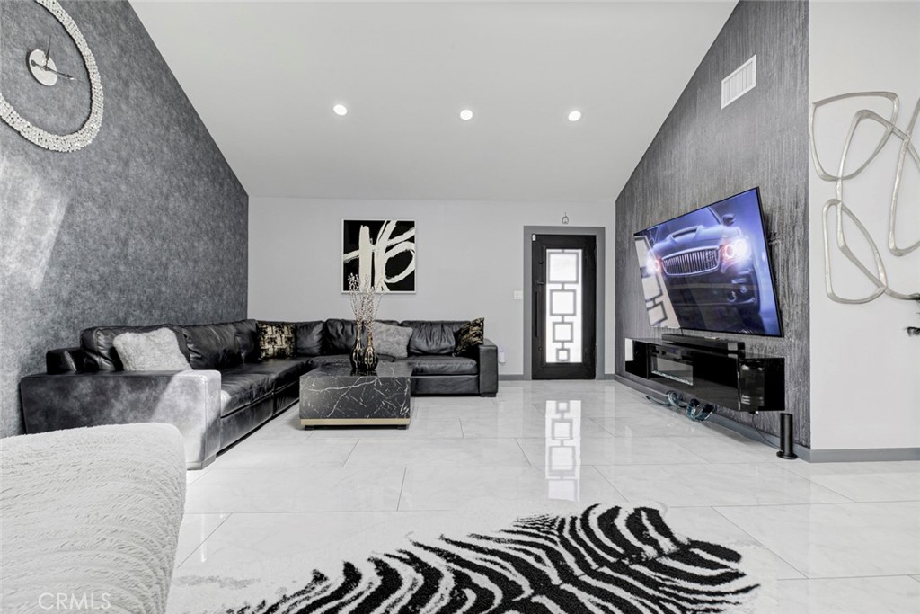 749 Stanford Road Burbank, CA 91504 - Photo 10 of 38