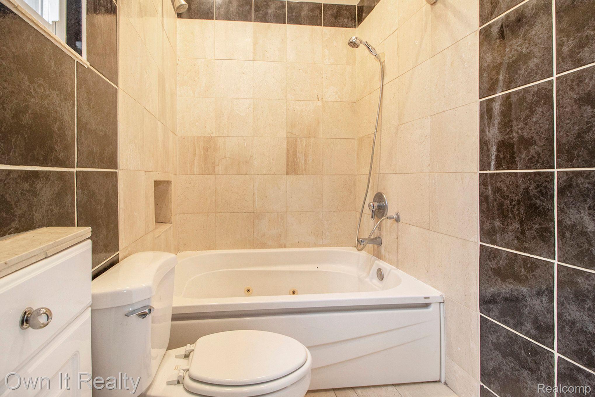 528 Buckingham Road Canton, MI 48188 - Photo 16 of 28 Gallery Image 16