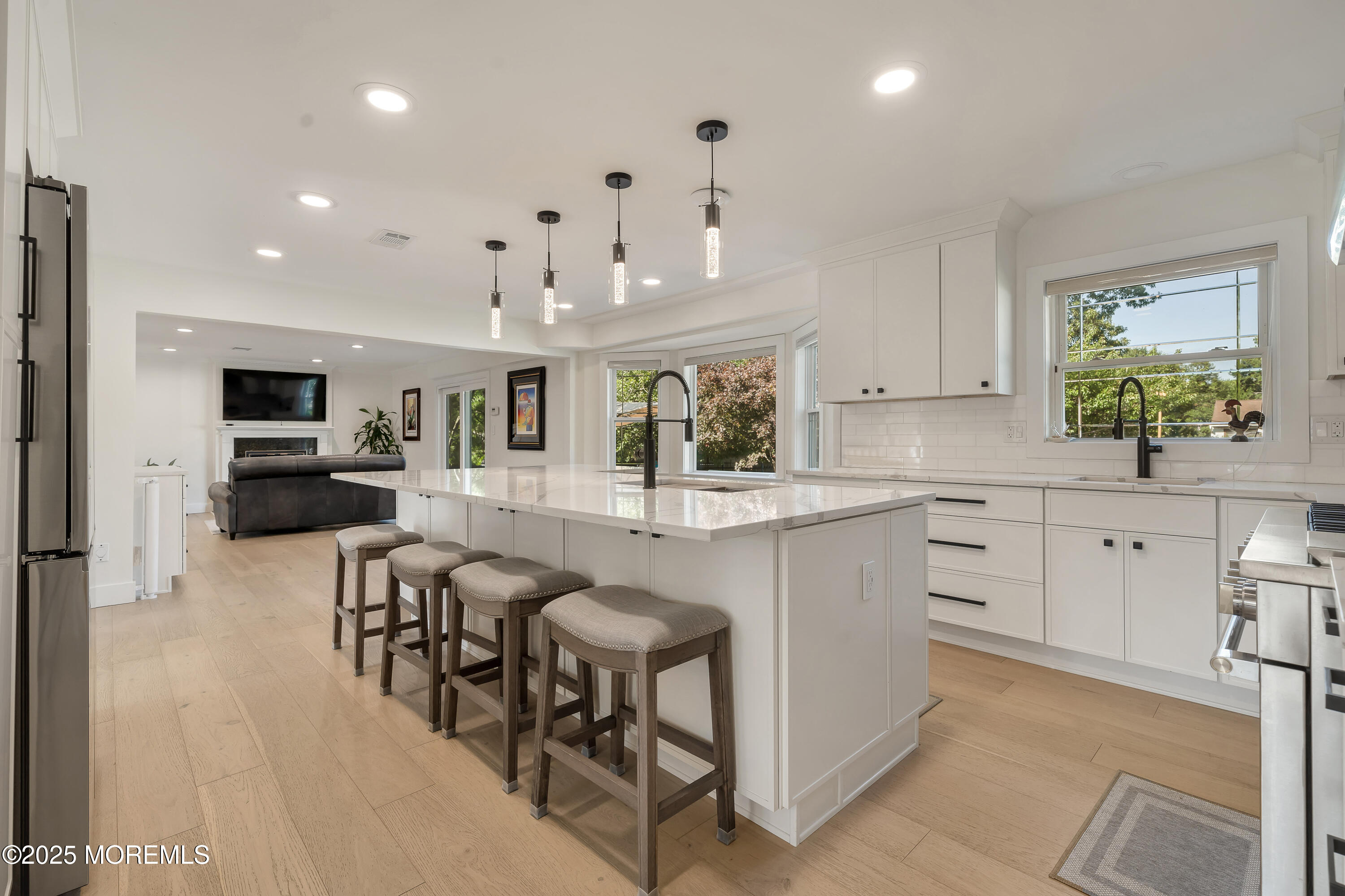 18 Rowena Road Manalapan, NJ 07726 - Photo 2 of 42 DSC08664