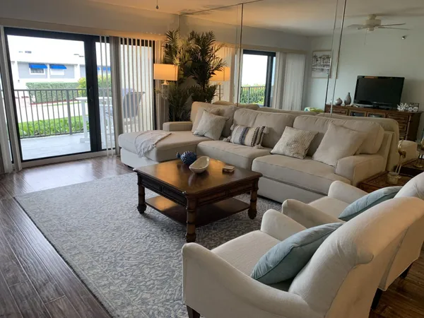$4,000 | 1055 Ocean Drive, Unit 202, Juno Beach, FL 33408
