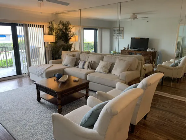$4,000 | 1055 Ocean Drive, Unit 202, Juno Beach, FL 33408