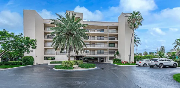 $4,000 | 1055 Ocean Drive, Unit 202, Juno Beach, FL 33408