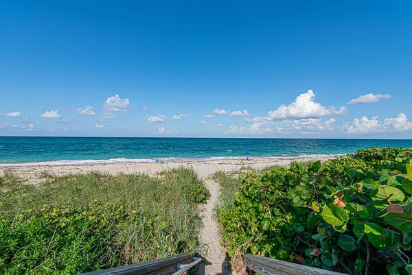 $4,000 | 1055 Ocean Drive, Unit 202, Juno Beach, FL 33408