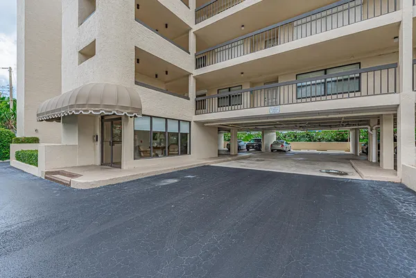 $4,000 | 1055 Ocean Drive, Unit 202, Juno Beach, FL 33408