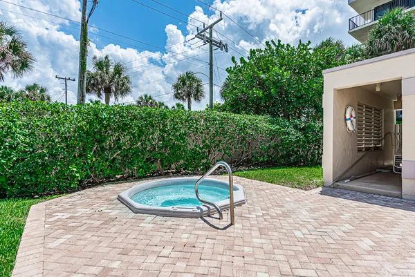$4,000 | 1055 Ocean Drive, Unit 202, Juno Beach, FL 33408