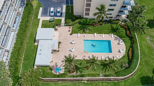 $4,000 | 1055 Ocean Drive, Unit 202, Juno Beach, FL 33408