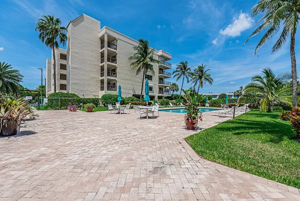 $4,000 | 1055 Ocean Drive, Unit 202, Juno Beach, FL 33408