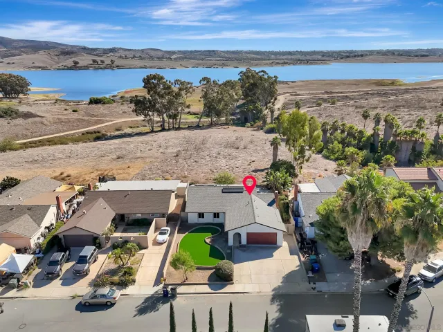 $899,900 | 9421 Avenida Acero, Spring Valley, CA 91977