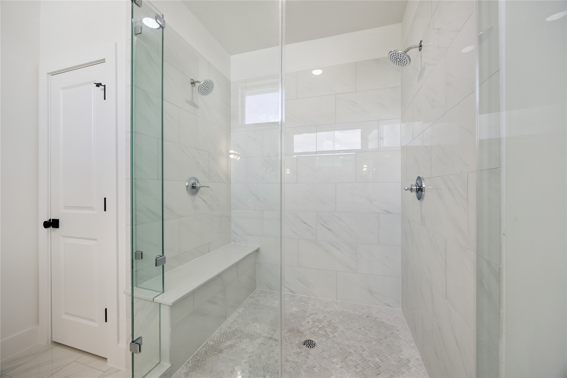 835 Rachel Street, Unit D Houston, TX 77091 - Photo 13 of 22 Two Shower heads