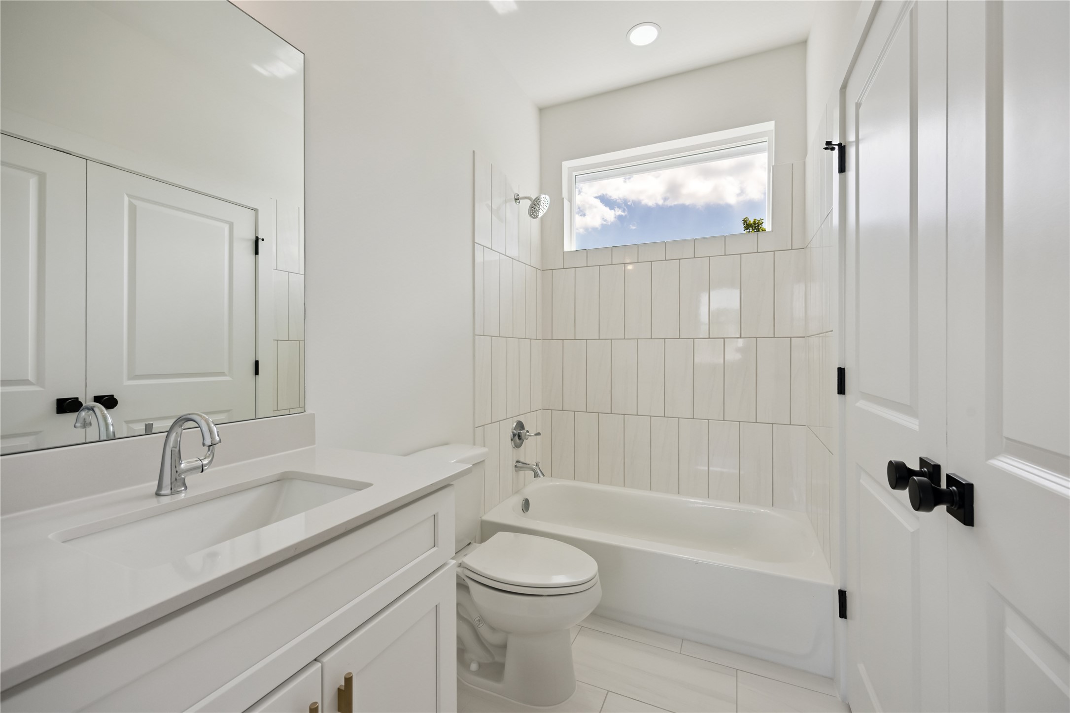 835 Rachel Street, Unit D Houston, TX 77091 - Photo 18 of 22 3rd Floor Bathroom