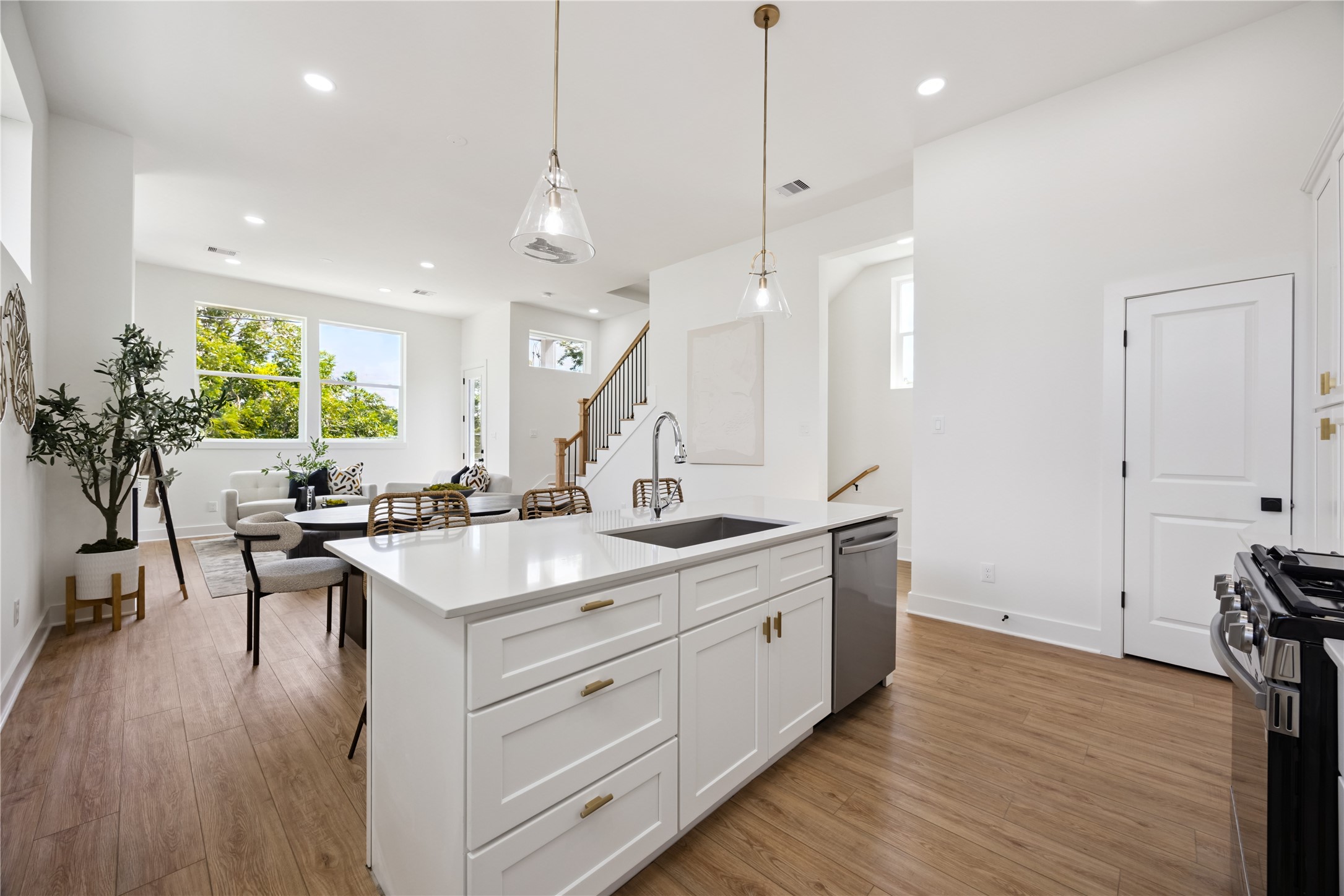 835 Rachel Street, Unit D Houston, TX 77091 - Photo 5 of 22 Kitchen