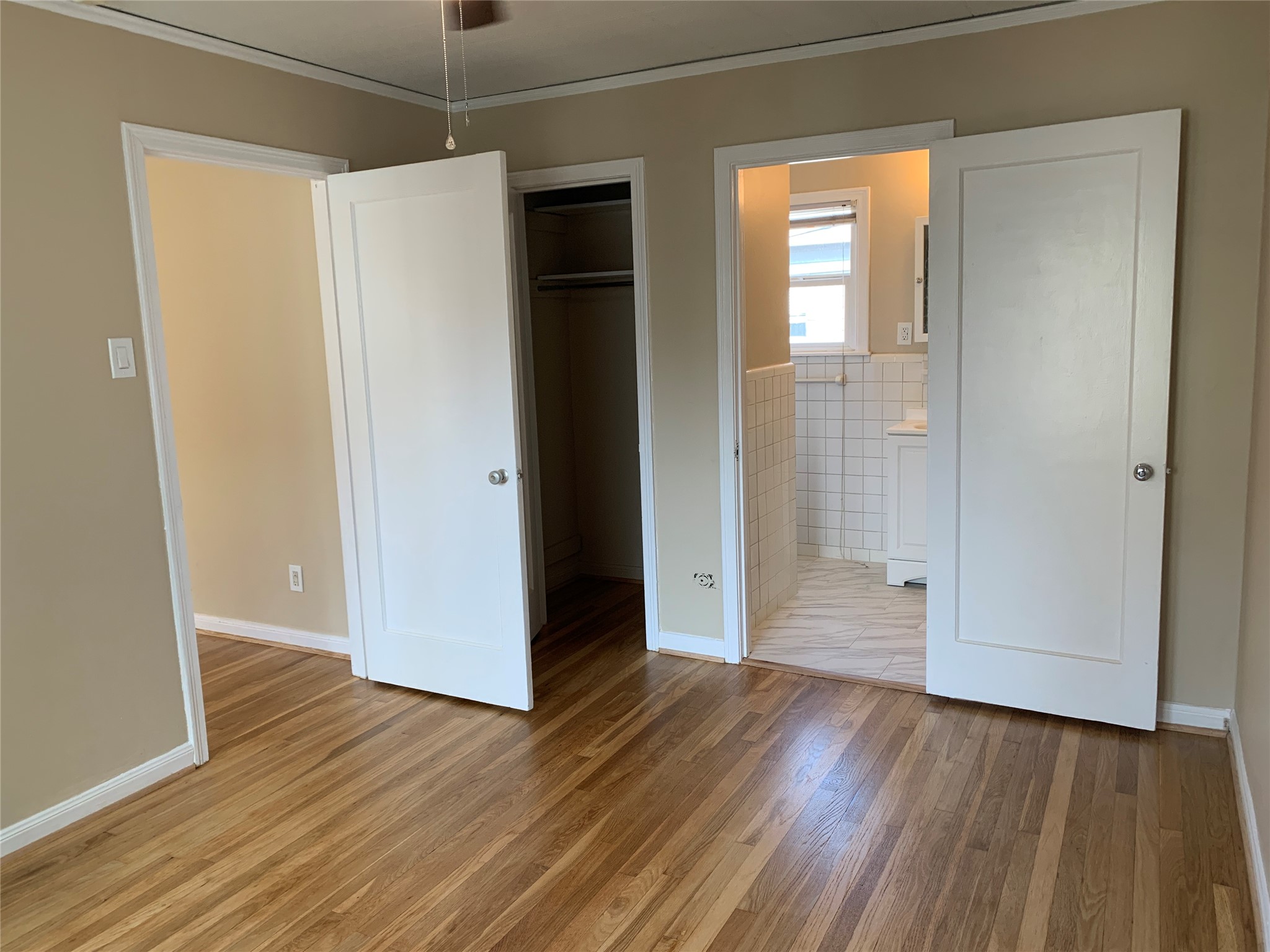 307 Avondale Street, Unit 1 5 Houston, TX 77006 - Photo 11 of 20 a view of empty room with wooden floor