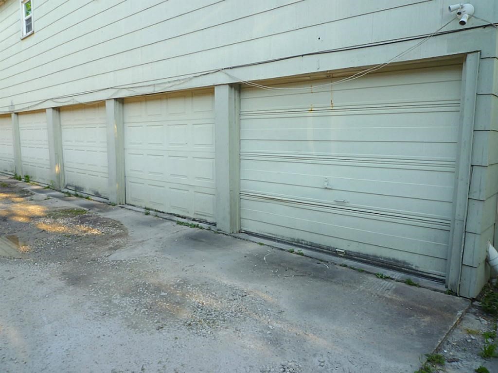 307 Avondale Street, Unit 1 5 Houston, TX 77006 - Photo 20 of 20 a view of a garage