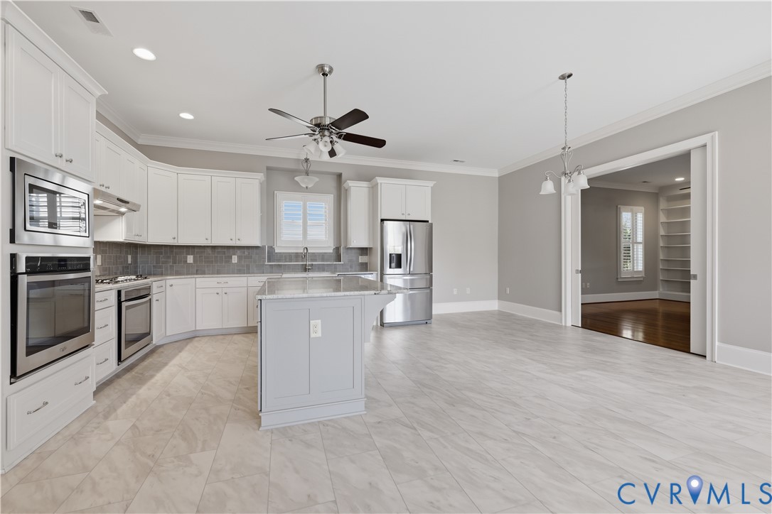 453 Bel Bridge Circle Midlothian, VA 23113 - Photo 18 of 39 21 X 18 Kitchen!