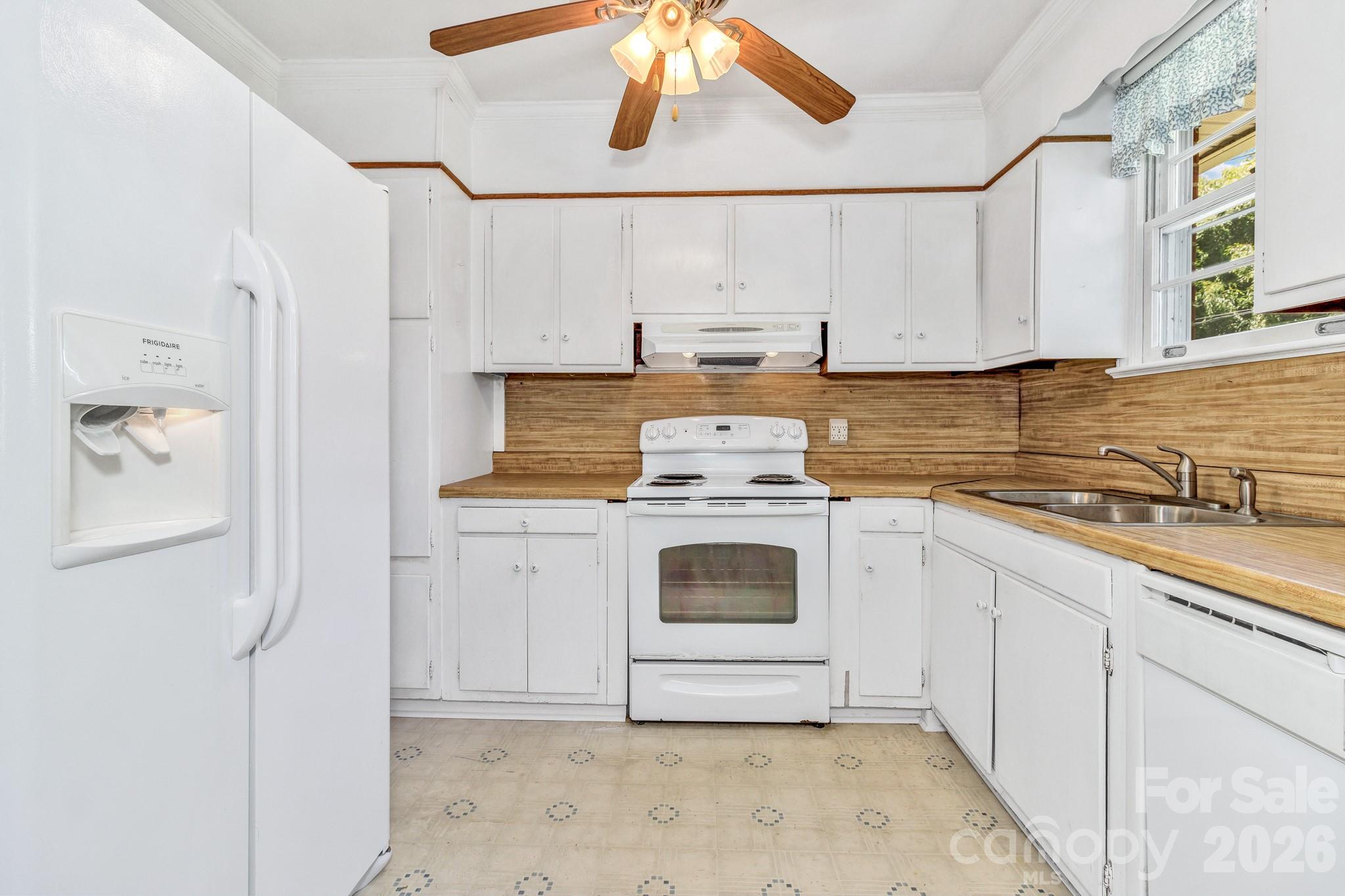 907 West Blue Ridge Road East Flat Rock, NC 28726 - Photo 17 of 48
