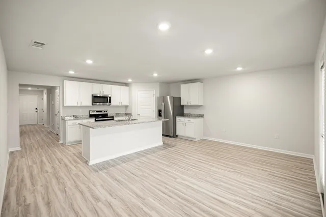 $1,995 | 924 Sandbar Loop, Crestview, FL 32539