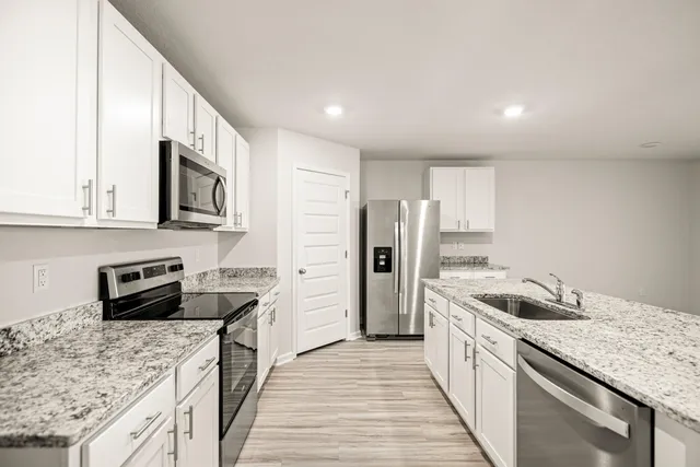 $1,995 | 924 Sandbar Loop, Crestview, FL 32539