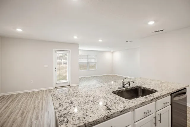 $1,995 | 924 Sandbar Loop, Crestview, FL 32539