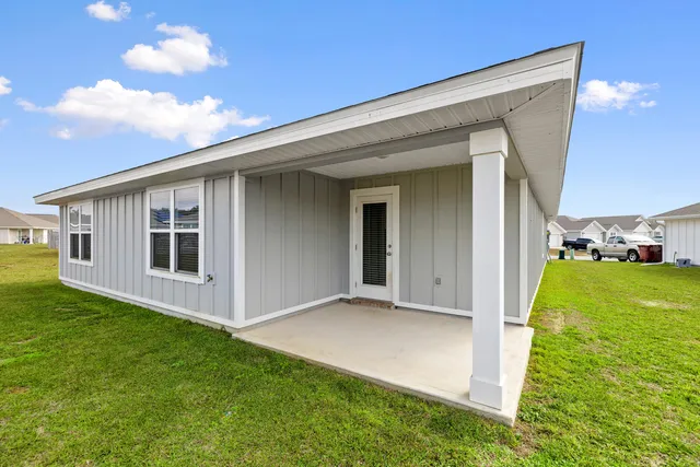 $1,995 | 924 Sandbar Loop, Crestview, FL 32539