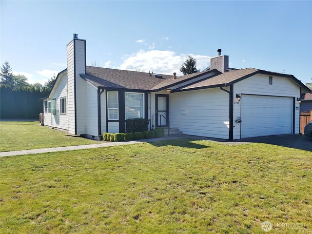 a house view with backyard space