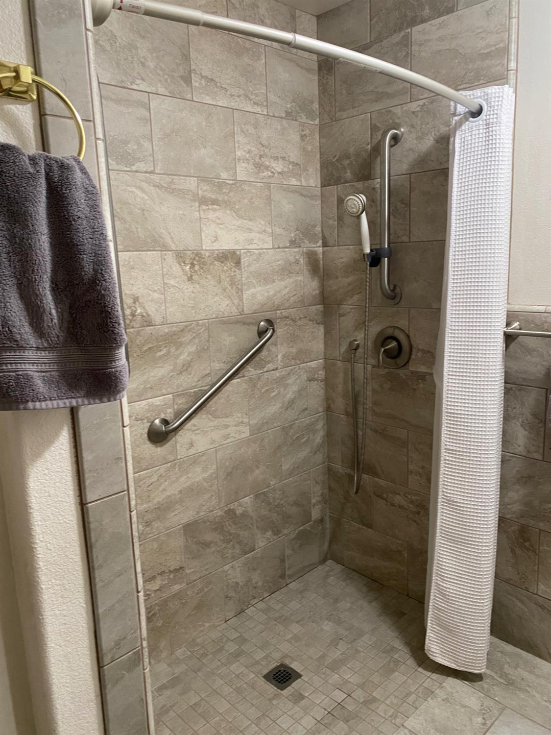 609 Merlot Avenue Madera, CA 93637 - Photo 32 of 45 a bathroom with a shower