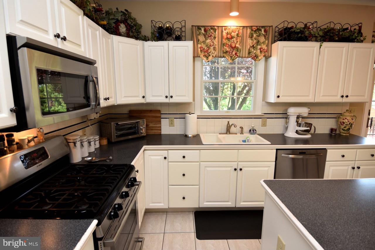 3201 Regency Drive Sinking Spring, PA 19608 - Photo 12 of 55